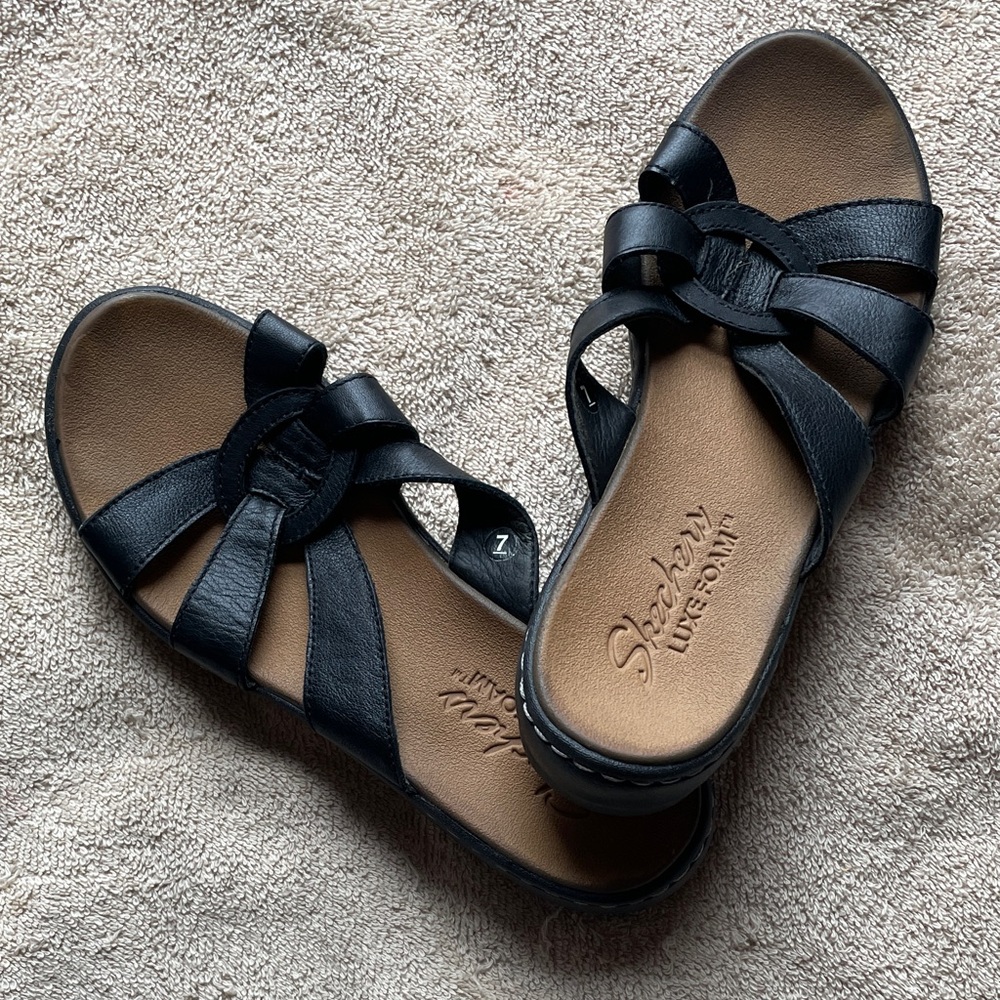 Skechers 7 Black Leather Slide Sandals